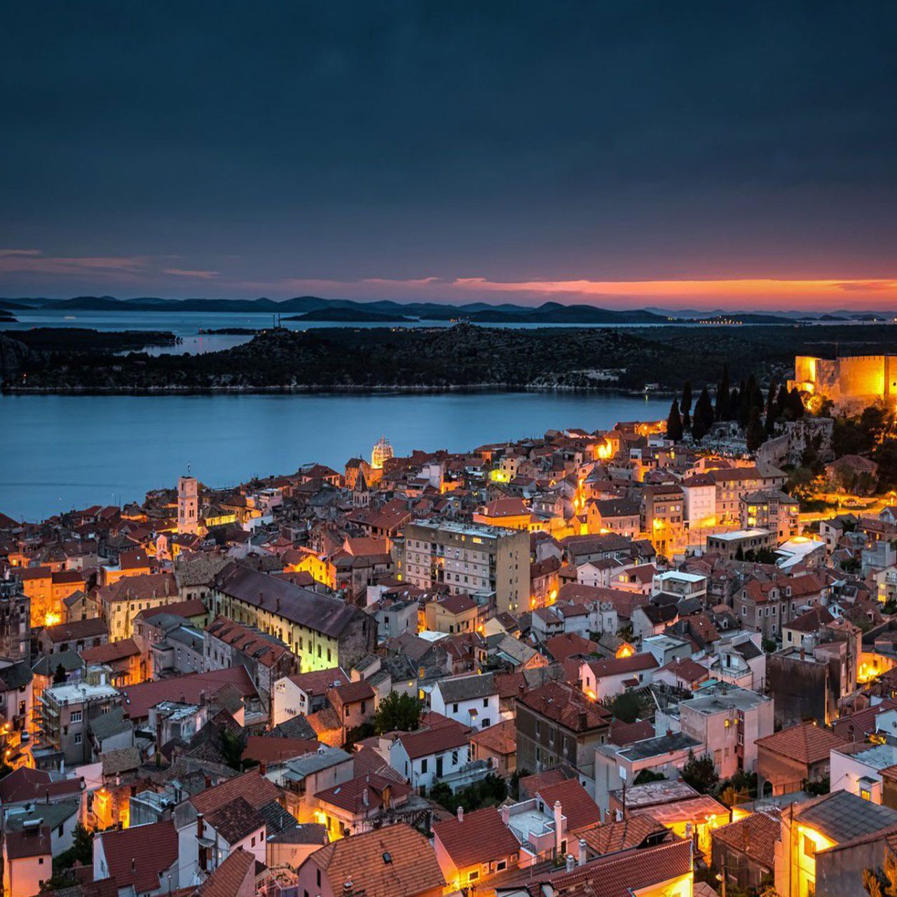 https://wavetravel.hr/wp-content/uploads/2022/03/sibenik-1280x1280.jpg